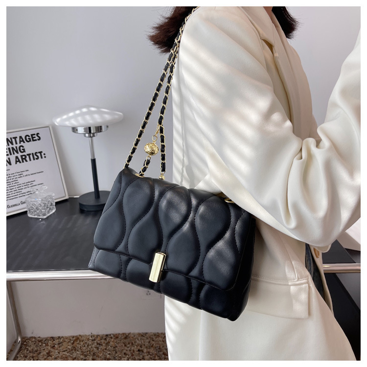 Ženska crossbody torba s lancem, korejski stil, visokokvalitetan dojam, mala kvadratna torba za svakodnevnu upotrebu