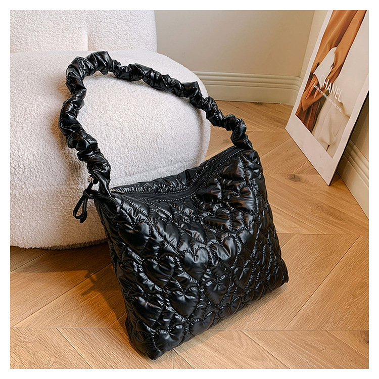 Ženska crossbody torba u korejskom stilu, oblaci plisirani detalji, velika kapaciteta, lagana