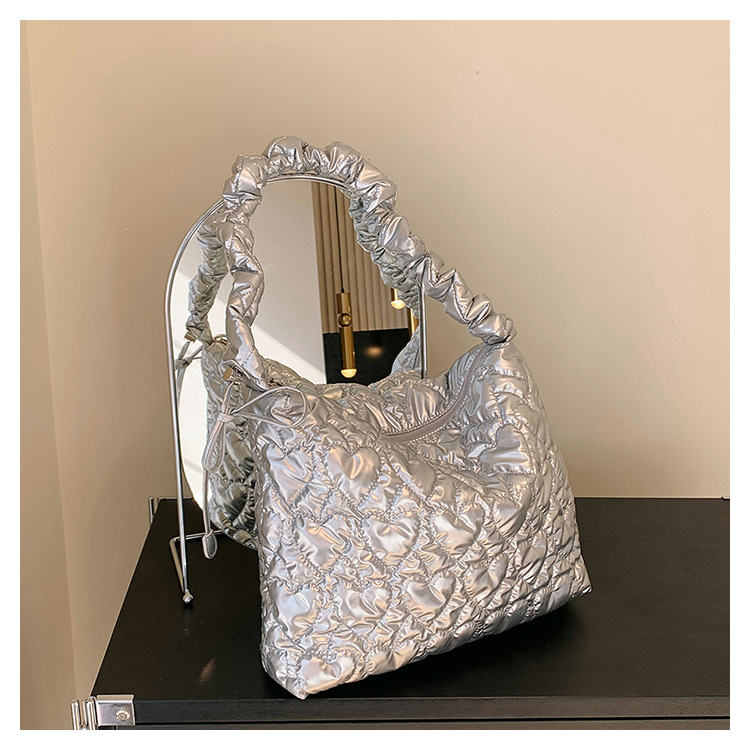Ženska crossbody torba u korejskom stilu, oblaci plisirani detalji, velika kapaciteta, lagana