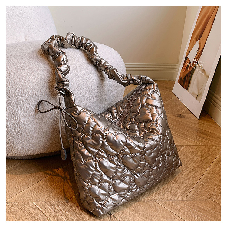 Ženska crossbody torba u korejskom stilu, oblaci plisirani detalji, velika kapaciteta, lagana