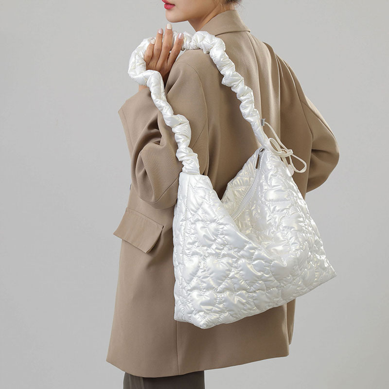Ženska crossbody torba u korejskom stilu, oblaci plisirani detalji, velika kapaciteta, lagana