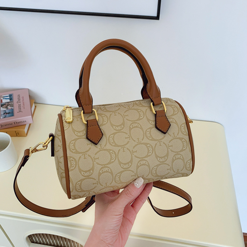 Retro torbica Boston s crossbody remenom, srednja veličina, PU koža, proljeće 2026