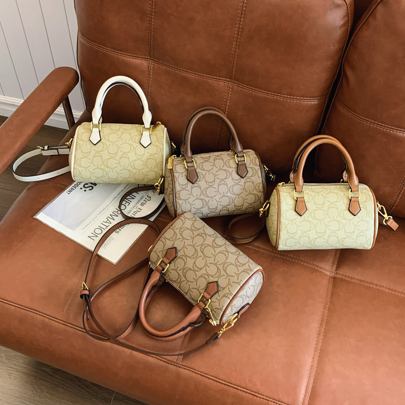 Retro torbica Boston s crossbody remenom, srednja veličina, PU koža, proljeće 2026
