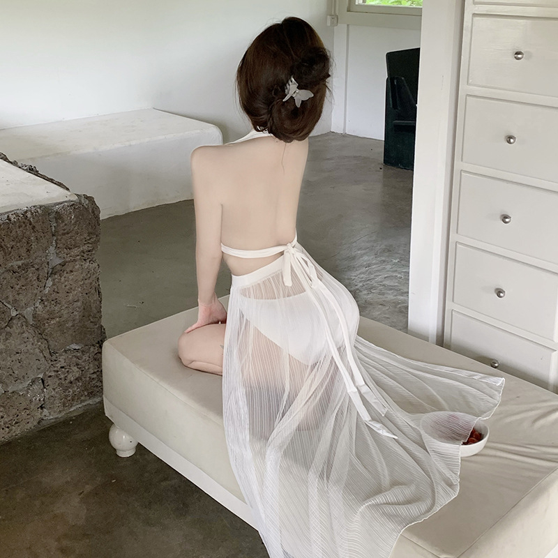Női egyrészes fürdőruha halszájú nyakkivágással és hátranyitott hátsó résszel, elegáns karcsúsító fazon, átlátszó chiffon szoknyás strandruha üdülésre
