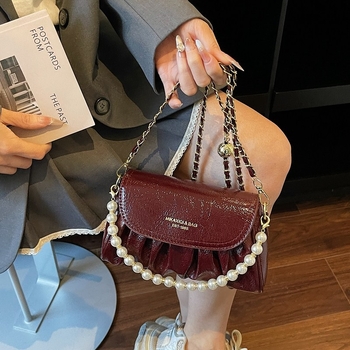Visokokvalitetna mala torbica s plisiranim dizajnom nalik oblaku, lanac s perlama, kvadratna crossbody torbica