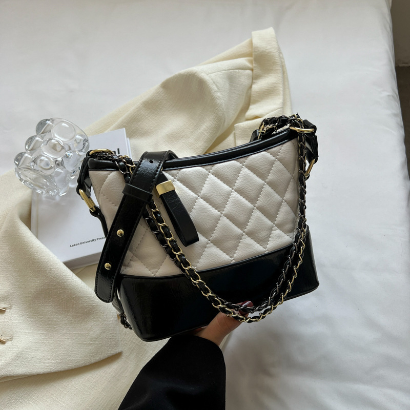 PU kožna torbica s lancem, crossbody, dijamantno šivanje, XL veličina
