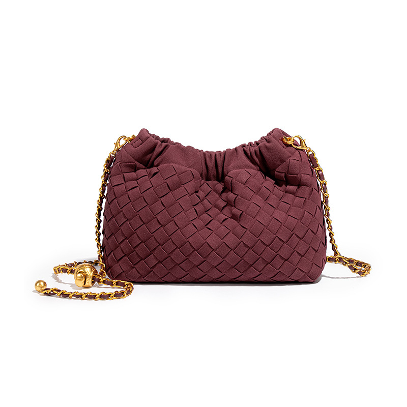 Torba preko ramena u Chanel stilu, plisirana s detaljem oblaka, pleteni lanac, mala zlatna kuglica, za žene