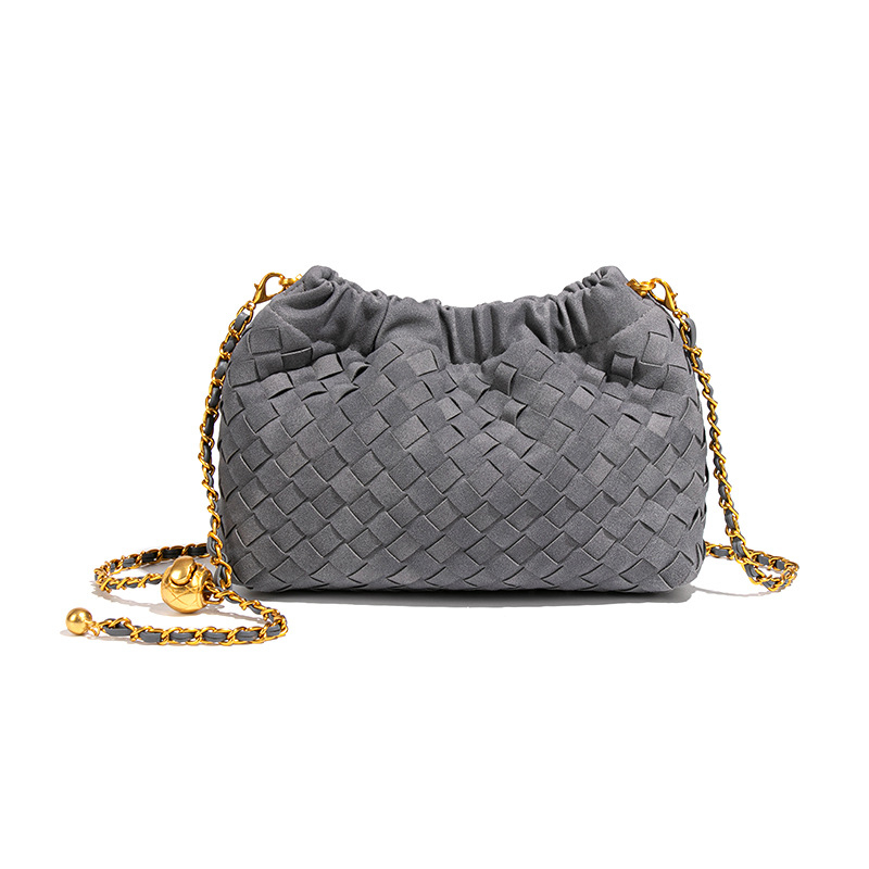 Torba preko ramena u Chanel stilu, plisirana s detaljem oblaka, pleteni lanac, mala zlatna kuglica, za žene
