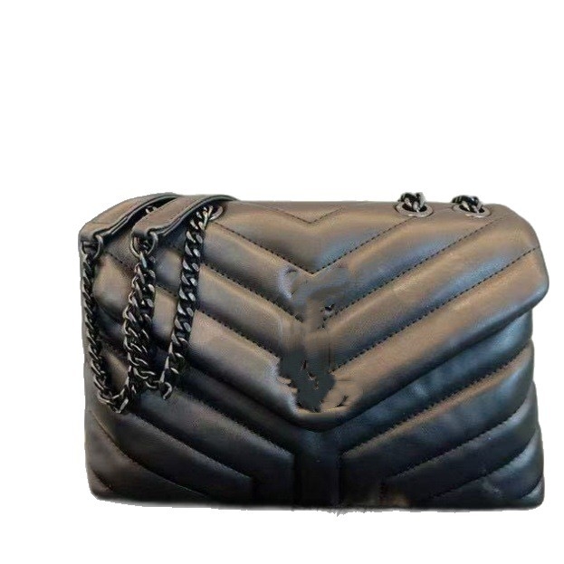 Mala kutija kožna torbica od ovčje kože s preklopnim poklopcem i lančanim remenom – za crossbody ili na rame