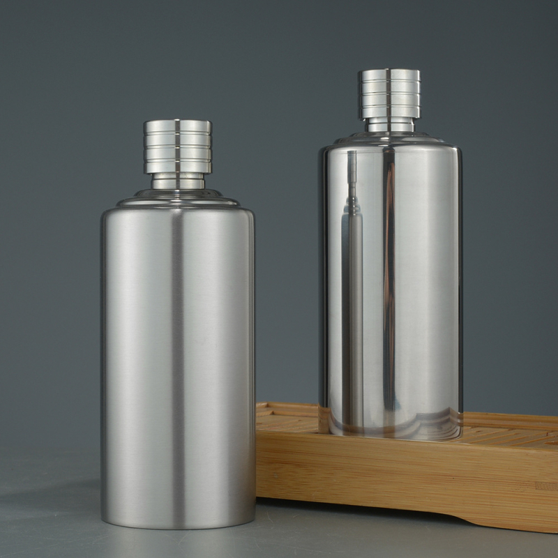 Sticlă din oțel inoxidabil 304 pentru exterior, în formă de sticlă pentru băuturi alcoolice, goală, 0,5 kg, portabil
