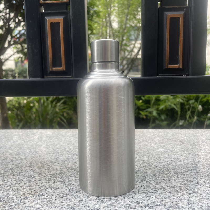 Sticlă din oțel inoxidabil 304 pentru exterior, în formă de sticlă pentru băuturi alcoolice, goală, 0,5 kg, portabil