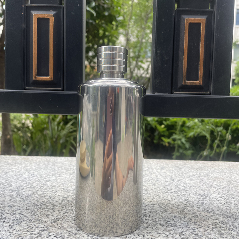 Sticlă din oțel inoxidabil 304 pentru exterior, în formă de sticlă pentru băuturi alcoolice, goală, 0,5 kg, portabil