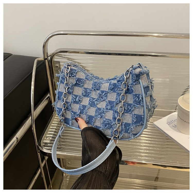 Ženska torbica od denima s lancem, crossbody, kvadratnog oblika, s gradientom i zvjezdicama