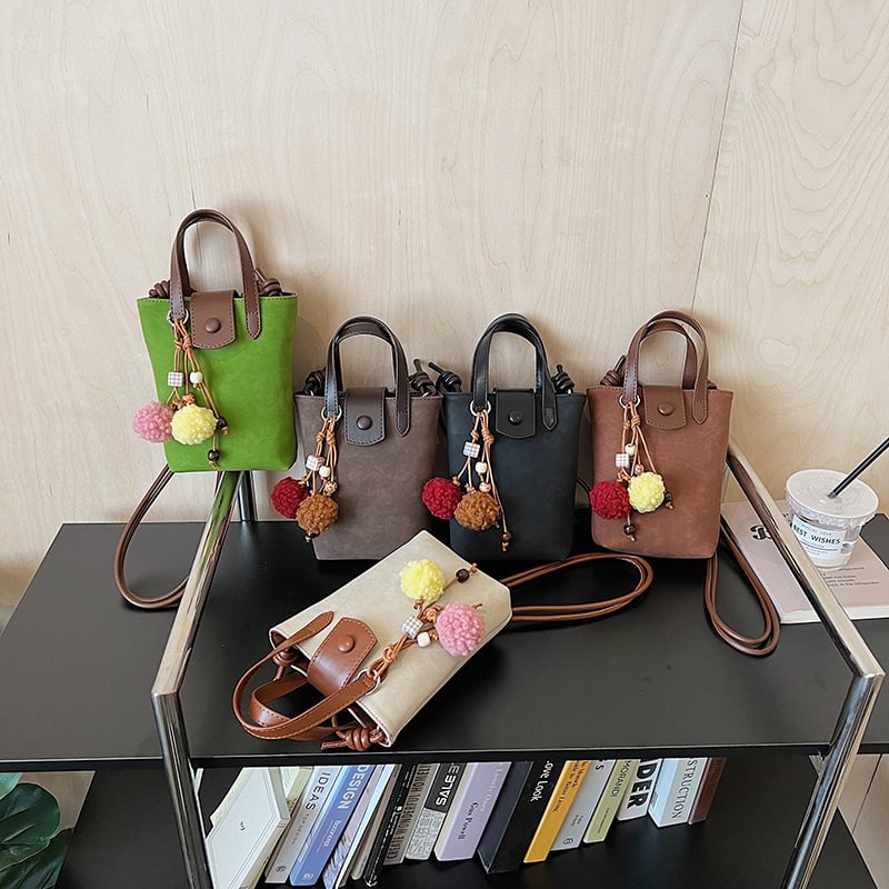 Retro mala ženska torbica za jesen-zimu 2025, svestrana crossbody torbica s veluru završetkom i džepom za telefon