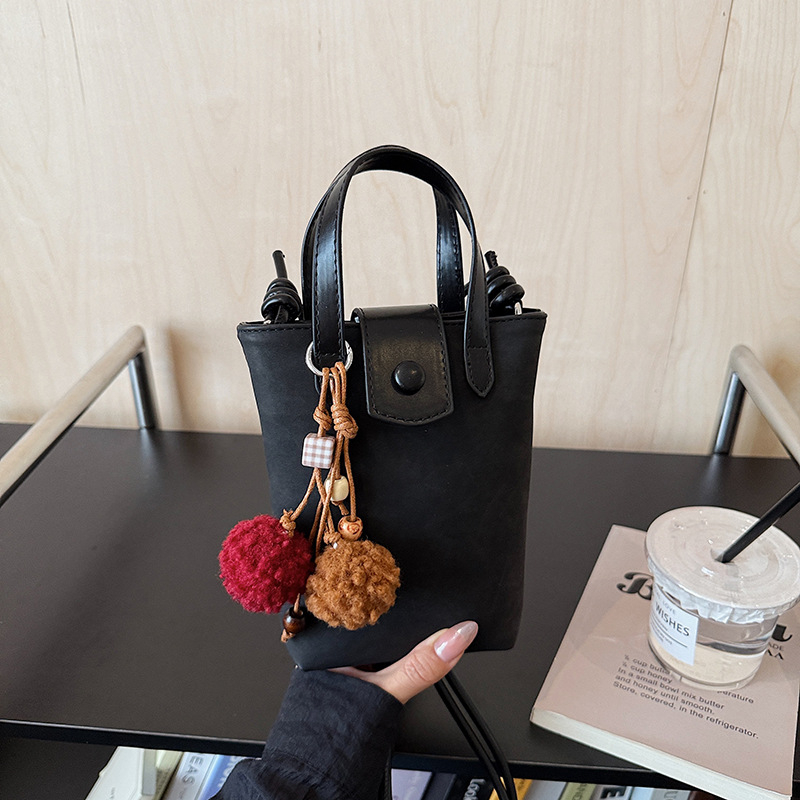 Retro mala ženska torbica za jesen-zimu 2025, svestrana crossbody torbica s veluru završetkom i džepom za telefon