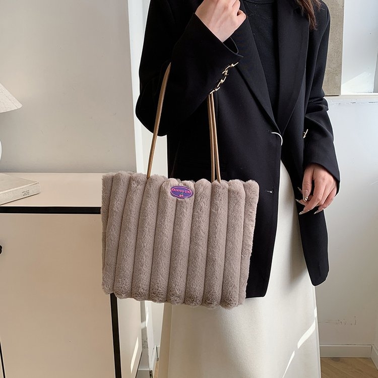 Pluš tote torba s velikim kapacitetom, ženska torba pod pazuhom, gradski casual stil 2024