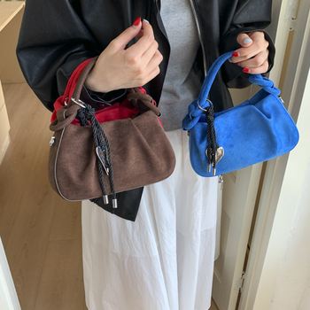 Ženska crossbody torbica od velura, retro, mala kvadratna torbica, proljeće 2026