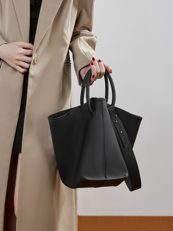 Bucket torba od prve kvalitne teleće kože, 2026 novi minimalistički stil, ženska kožna torba za svakodnevnu upotrebu, ručna i crossbody
