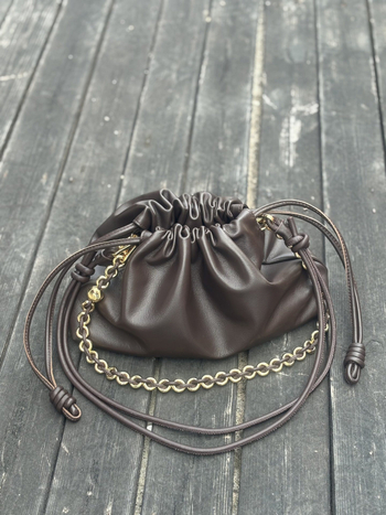 Bucket torba od prave kože, crossbody s uzicom i motivom oblaka