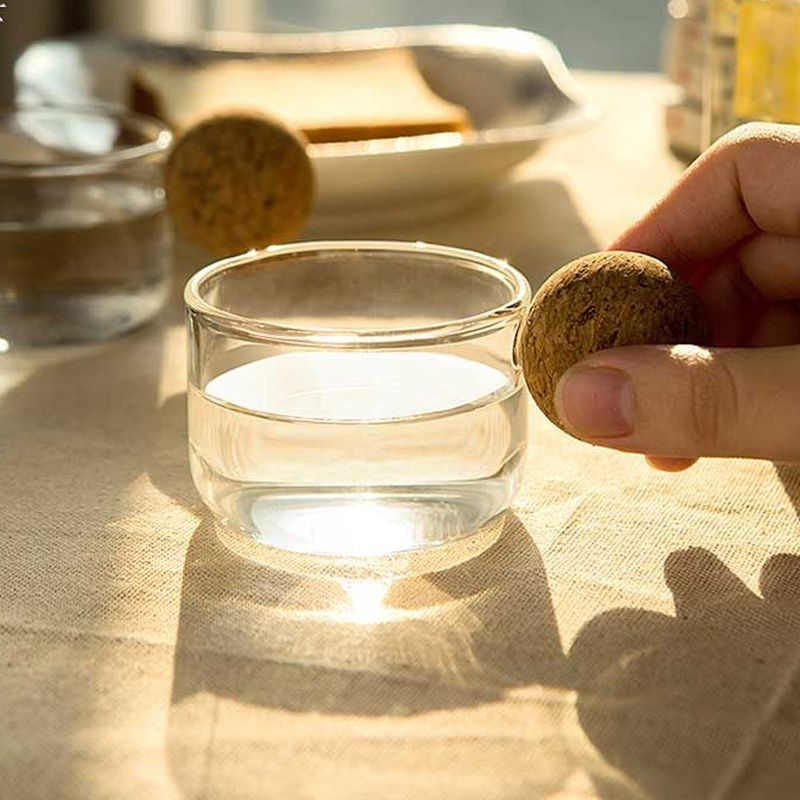Carafă de apă din sticlă borosilicat transparentă, dop rotund din plută, capacitate mare, mai multe dimensiuni, design minimalist modern pentru uz casnic și întâmpinarea oaspeților.