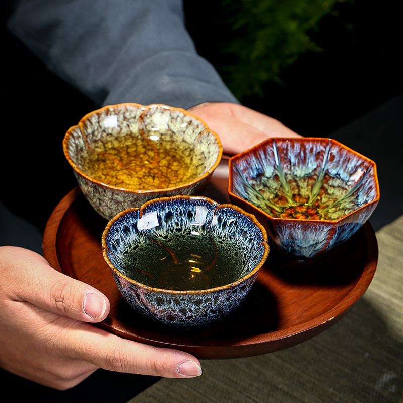 Ceașcă de ceai din ceramică, în stil chinezesc, cu glazură tradițională; porție unică