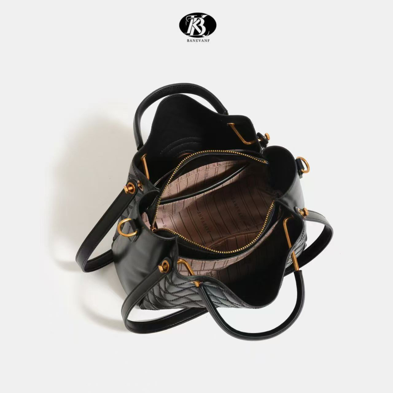 Ženska torbica od prave kože s luksuznim dojmom, quiltirana tote torba s lancem, velika kapaciteta, 2026. model, retro crossbody torba