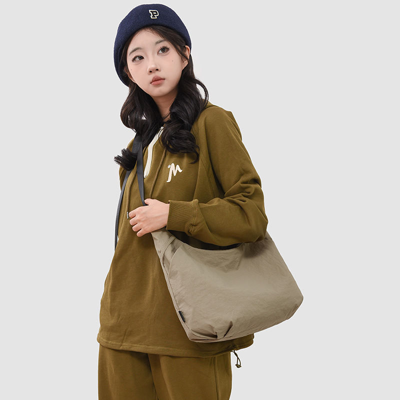 Ženska crossbody torbica u obliku polumjeseca, dumpling stil, Oxford tkanina, proljeće 2026