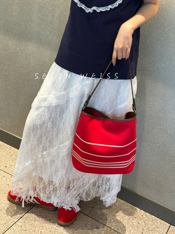 Ženska torba od prugaste tkanine, casual stil, bucket oblik, crossbody torba, magnetsko zatvaranje i unutarnji džep sa zipom