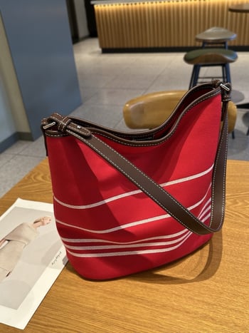 Ženska torba od prugaste tkanine, casual stil, bucket oblik, crossbody torba, magnetsko zatvaranje i unutarnji džep sa zipom