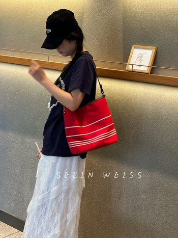 Ženska torba od prugaste tkanine, casual stil, bucket oblik, crossbody torba, magnetsko zatvaranje i unutarnji džep sa zipom