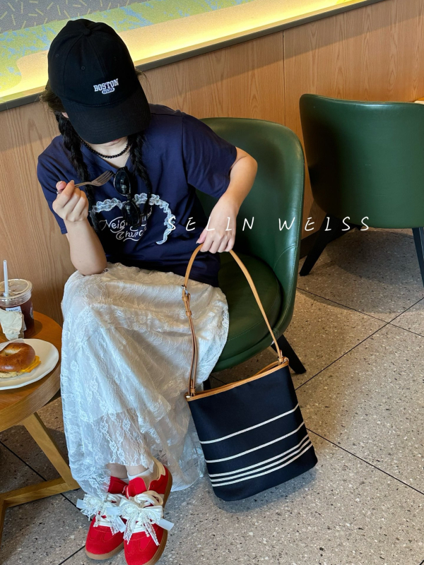 Ženska torba od prugaste tkanine, casual stil, bucket oblik, crossbody torba, magnetsko zatvaranje i unutarnji džep sa zipom