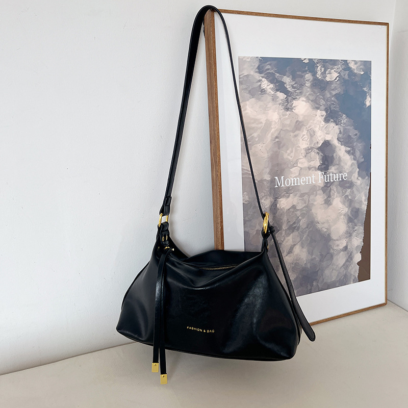 Moderna Law Tote torba 2025 — teksturna dnevna ženska torba, nišni dizajn, mekani naramenica i crossbody nošenje