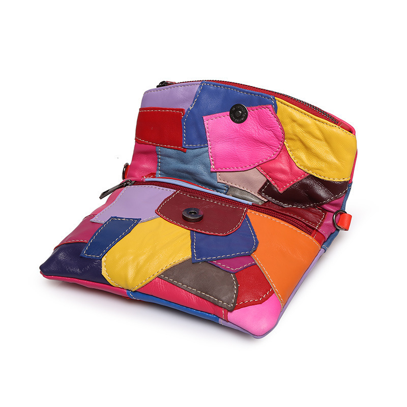 Mini kožna torbica preko ramena s lancem, dizajn color-block i oblikom omotnice