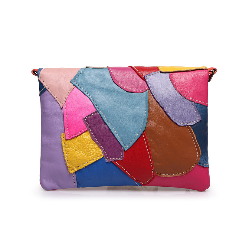 Mini kožna torbica preko ramena s lancem, dizajn color-block i oblikom omotnice