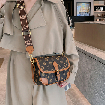 Ženska crossbody torbica s tiskom, mali kvadratni oblik, široka trakica, vrhunska tekstura