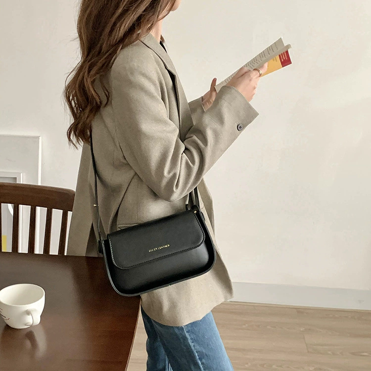 Ženska crossbody torbica, lagani luksuz, PU koža, srednja veličina, kvadratnog oblika, minimalistički stil, svakodnevna uporaba
