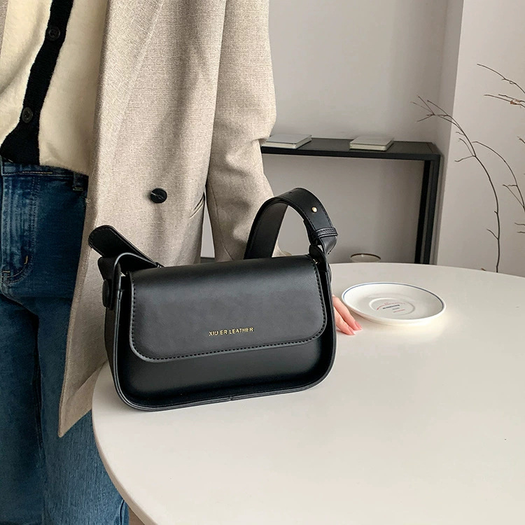 Ženska crossbody torbica, lagani luksuz, PU koža, srednja veličina, kvadratnog oblika, minimalistički stil, svakodnevna uporaba