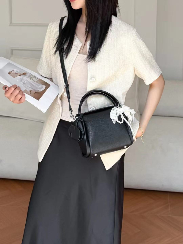 2026 nova trendi ženska mala crossbody torbica, Mori-inspiriran minimalistički stil, proljeće-ljeto, mala kvadratna torbica