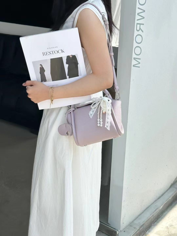 2026 nova trendi ženska mala crossbody torbica, Mori-inspiriran minimalistički stil, proljeće-ljeto, mala kvadratna torbica