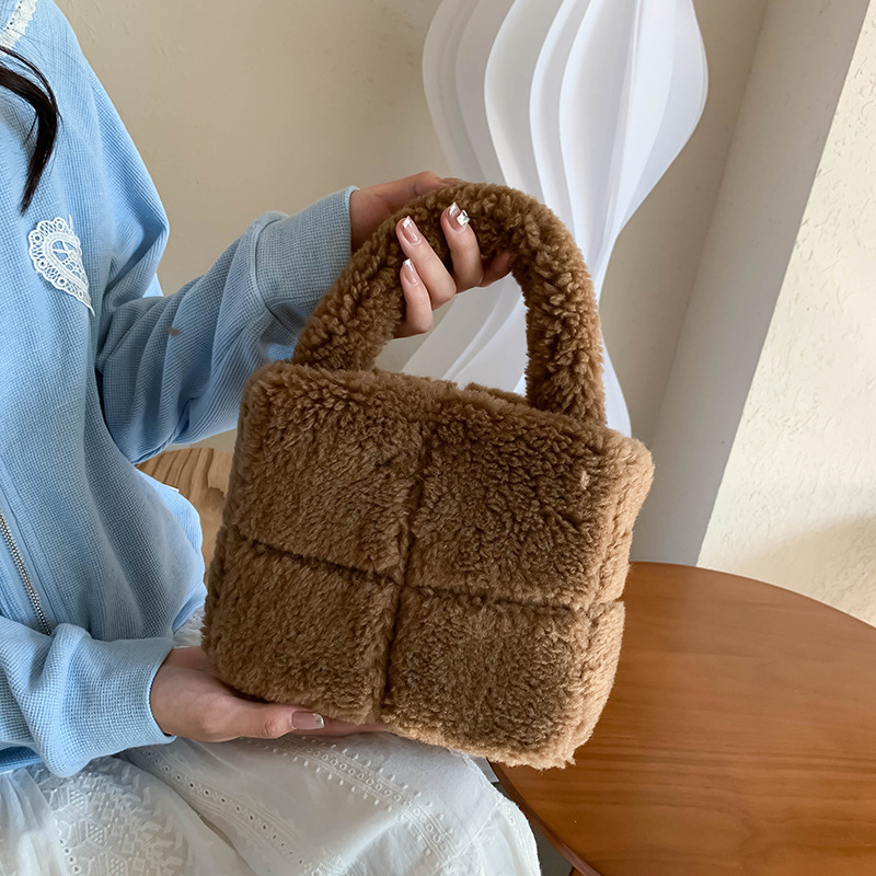 Ženska pliš torbica bucket bag, 2024 jesen-zima, moderna i mekana