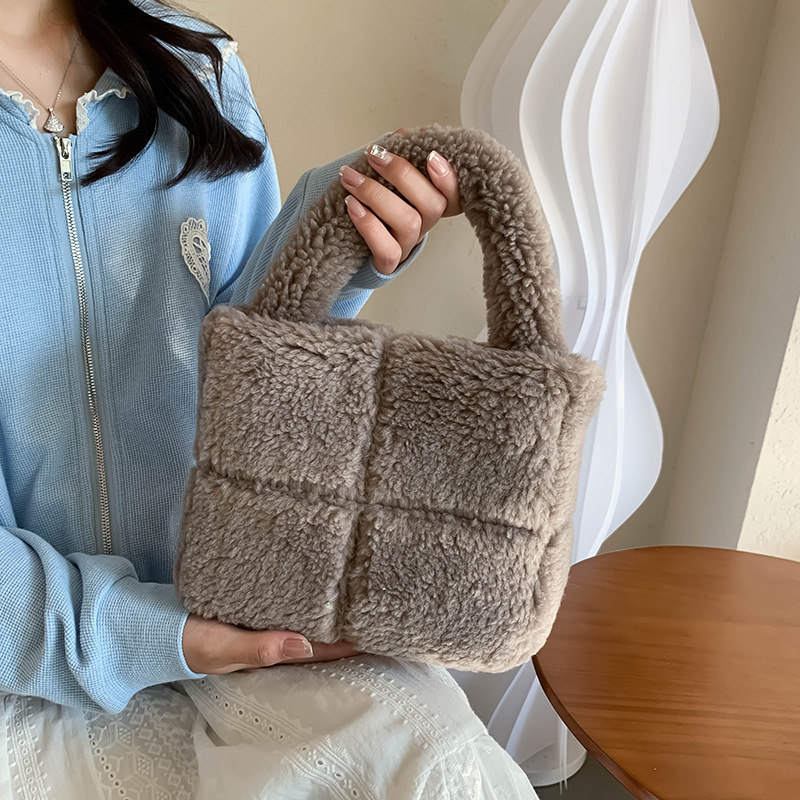 Ženska pliš torbica bucket bag, 2024 jesen-zima, moderna i mekana