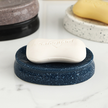 Sapunieră ceramică premium, cu canelură și design fără găuri, pentru baie acasă și pensiuni.