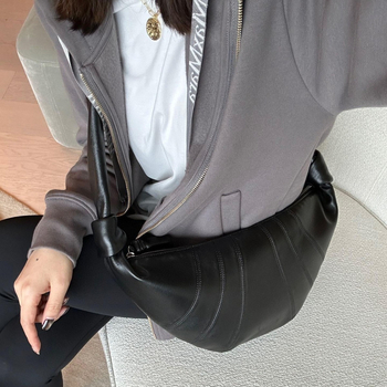 Ženska torba od prave kože s ovčjim kožom, kroasan oblik, za rameni i crossbody