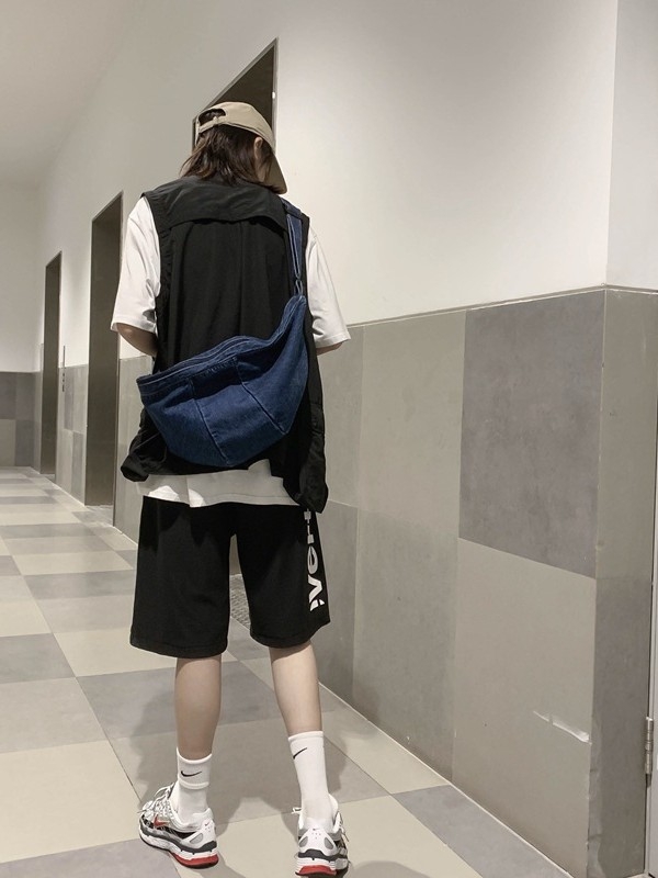 Moderna denim dumpling torba za muškarce i žene, srednja veličina, crossbody uz magnetsko zatvaranje