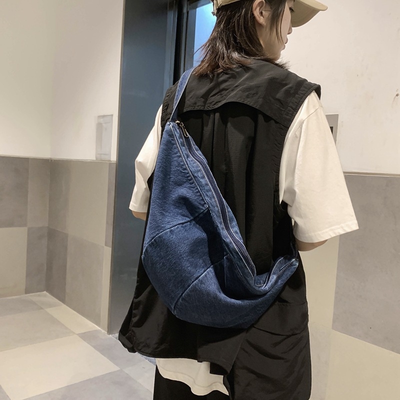 Moderna denim dumpling torba za muškarce i žene, srednja veličina, crossbody uz magnetsko zatvaranje