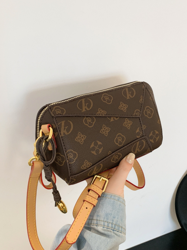 Ženska crossbody torba s printom, mala kvadratna torba, PU koža, model 6122, proljeće 2026