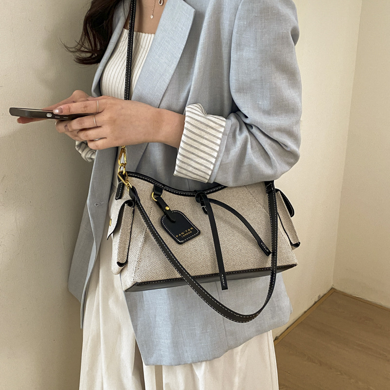 Ženska vintage torbica na ramenu od velura, novi model 2026, jednostavan dizajn, crossbody za svakodnevnu upotrebu