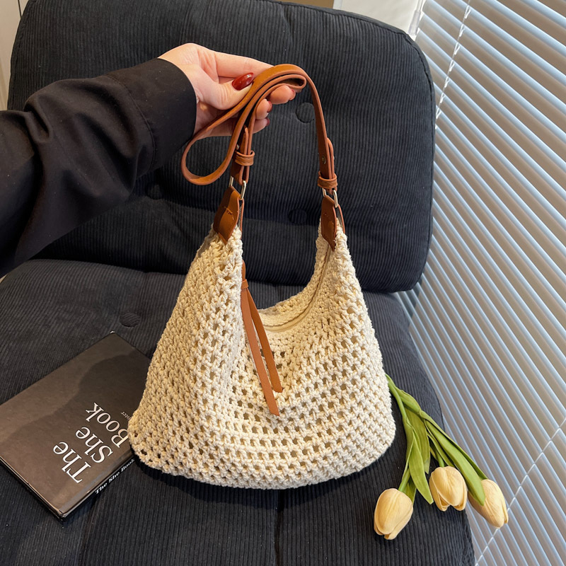 Ženska slamena tote torba za plažu, ljeto 2025 — s naramenicom za rame i crossbody, izrezani uzorak