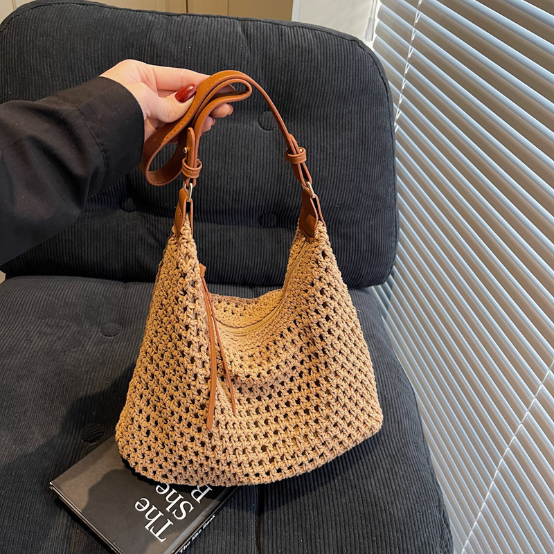 Ženska slamena tote torba za plažu, ljeto 2025 — s naramenicom za rame i crossbody, izrezani uzorak