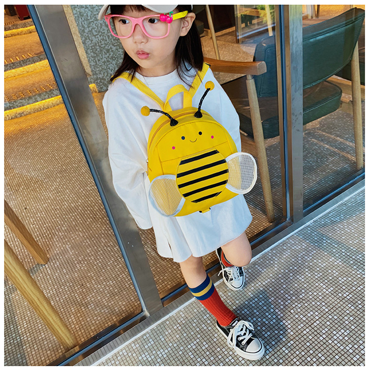 Детска раница Little Bee за малки деца с поводък